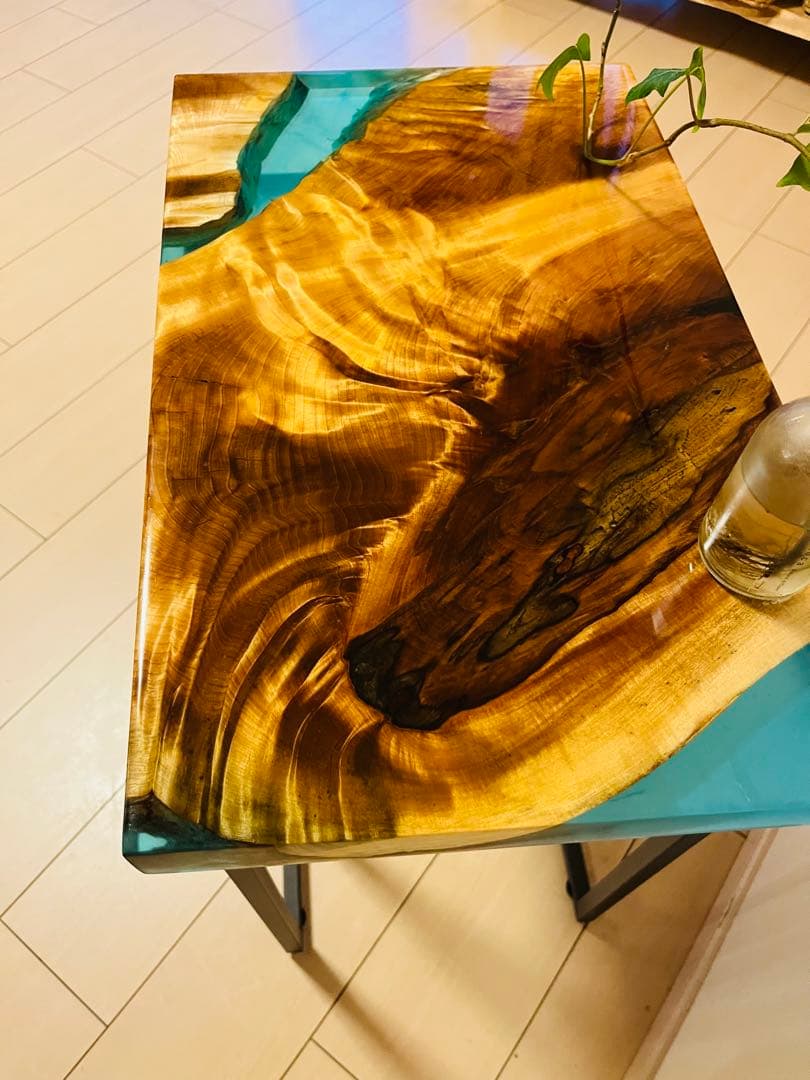 レジンテーブル　ソファテーブル　サイドテーブル　コーヒーテーブル　栃の木