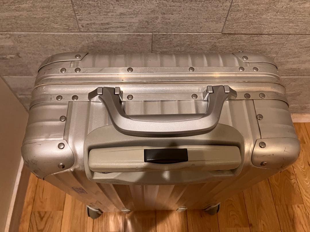 RIMOWAリモワ トパーズ シルバー32l 機内持込 青ロゴ 静音化