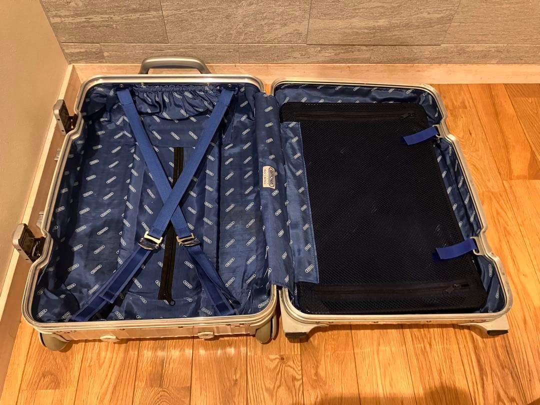 RIMOWAリモワ トパーズ シルバー32l 機内持込 青ロゴ 静音化