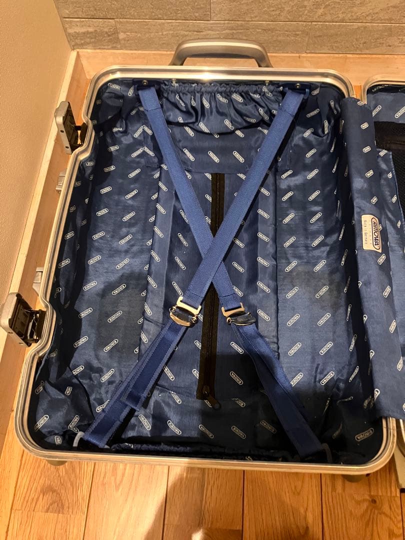 RIMOWAリモワ トパーズ シルバー32l 機内持込 青ロゴ 静音化