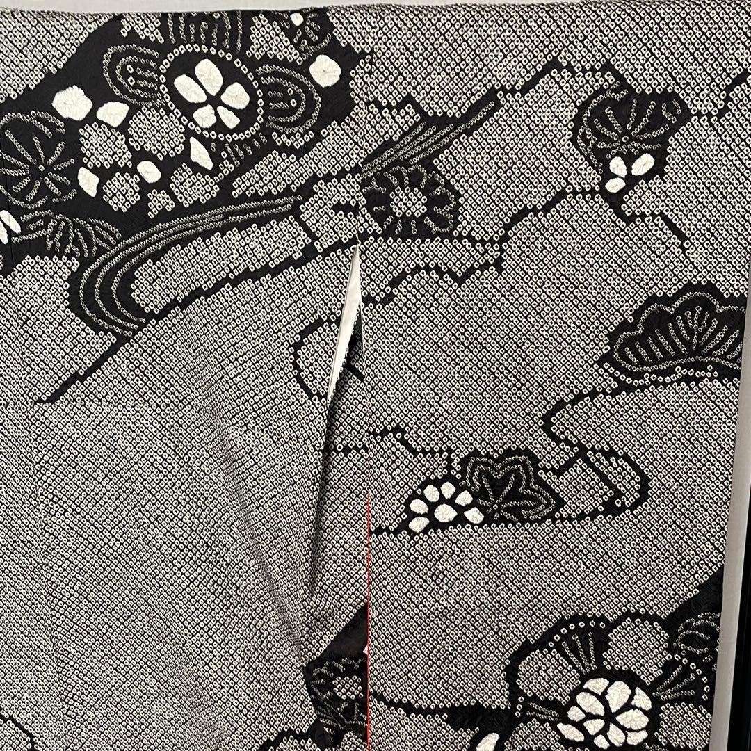 D343 振袖　総絞り　黒地　花模様　流水　正絹　着物　袷