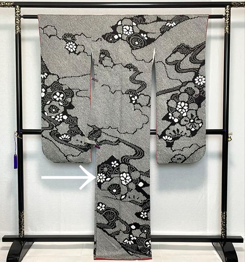 D343 振袖　総絞り　黒地　花模様　流水　正絹　着物　袷