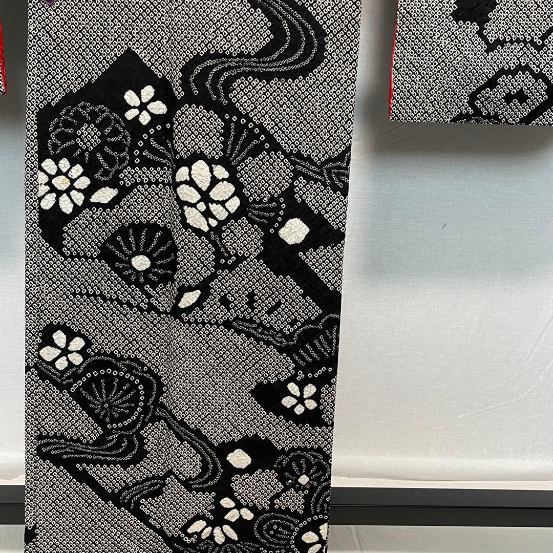 D343 振袖　総絞り　黒地　花模様　流水　正絹　着物　袷