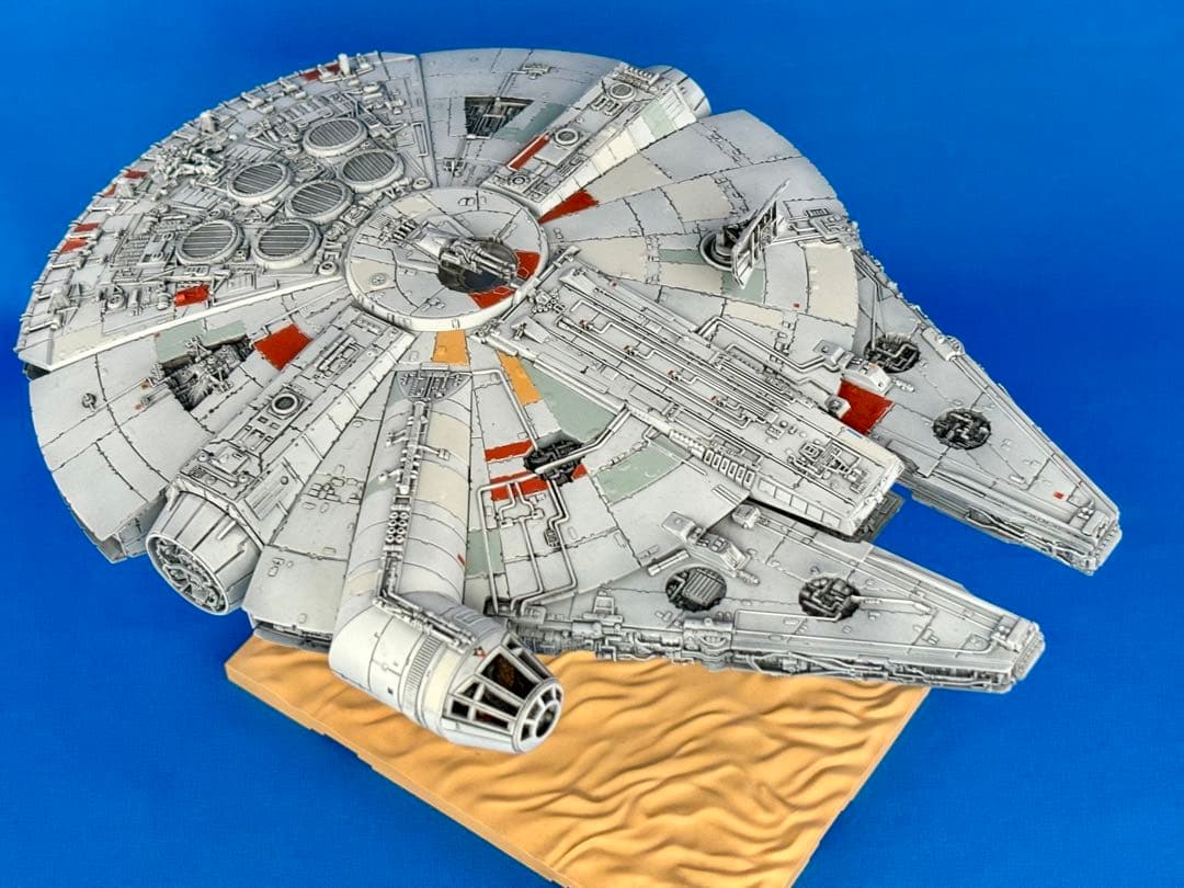 バンダイ スターウォーズ1/144 ミレニアム・ファルコン フォースの覚醒完成品