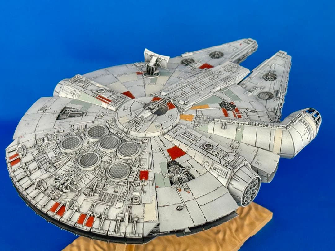 バンダイ スターウォーズ1/144 ミレニアム・ファルコン フォースの覚醒完成品