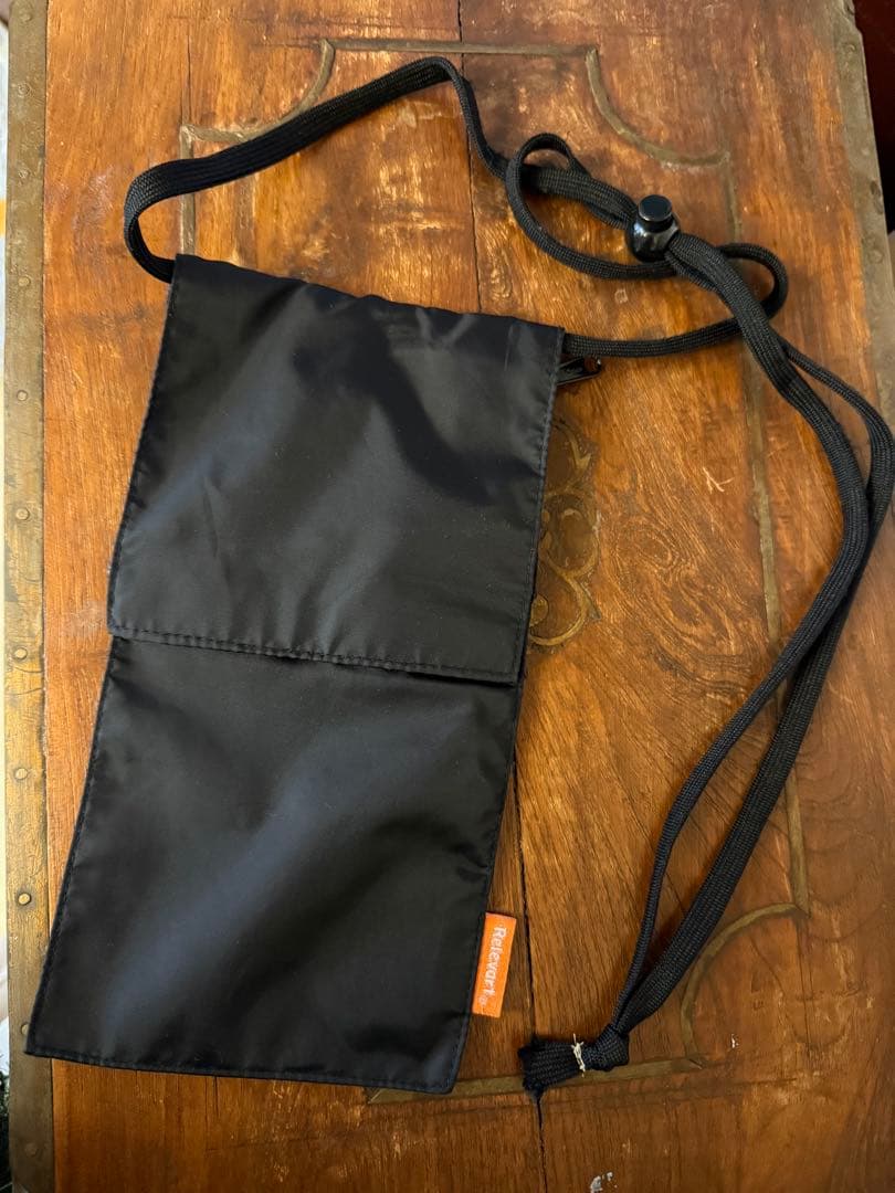 レレバート スキミング防止ネックポーチ　パスポートケース　カード収納　海外旅行