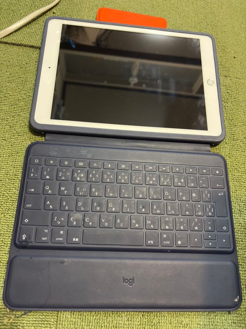 iPad 第8世代　2270 Wi-Fiモデル　専用キーボード付