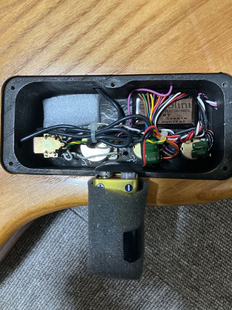 エレキベース アクティブ/パッシブ切替　バルトリーニ Bartolini TBT