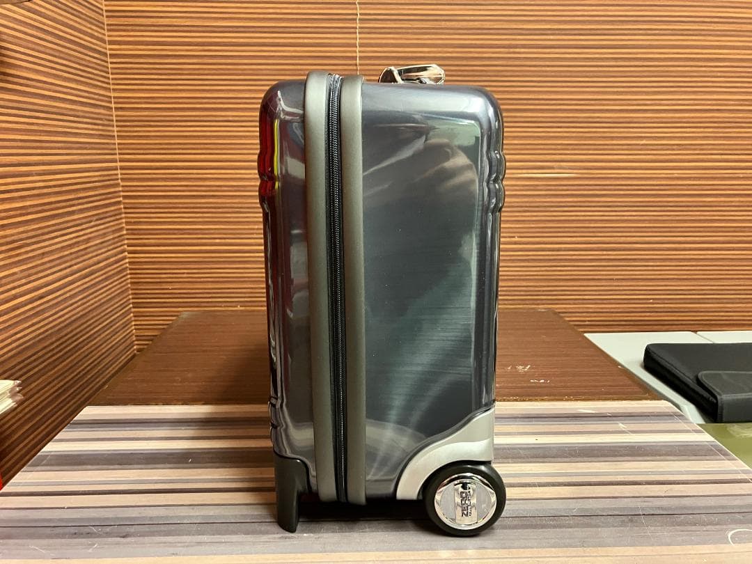 美品 ほぼ未使用 ゼロハリバートン 2輪 キャリーケース スーツケース　28L