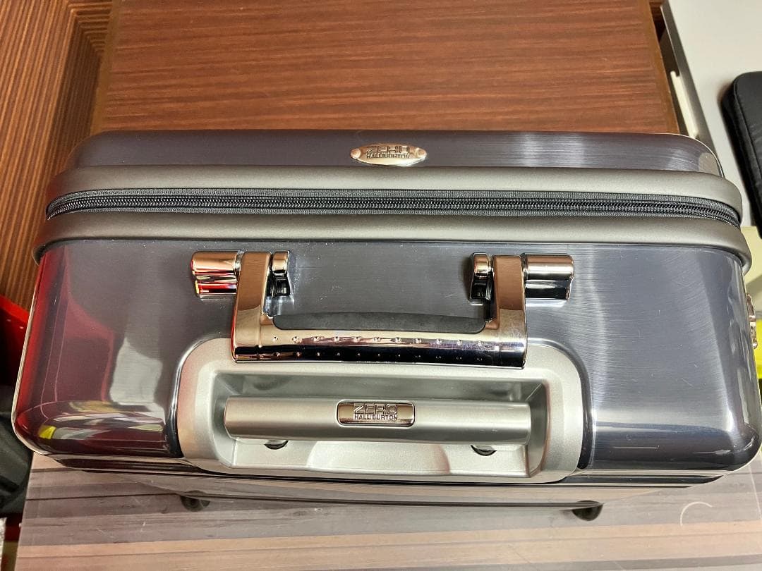 美品 ほぼ未使用 ゼロハリバートン 2輪 キャリーケース スーツケース　28L