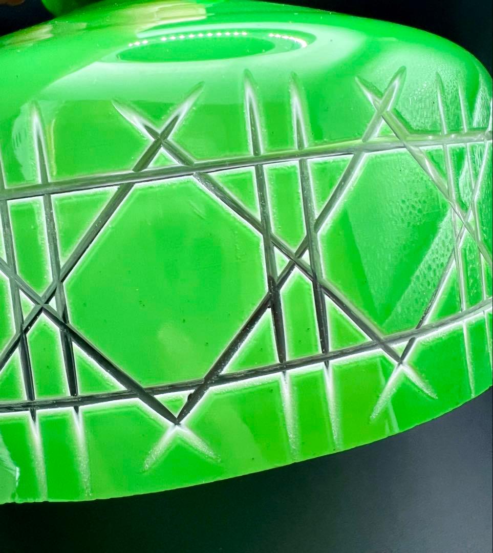 被せガラス緑色ガラス電笠　大正ロマン　洋館　古民家　切子　ウランガラス