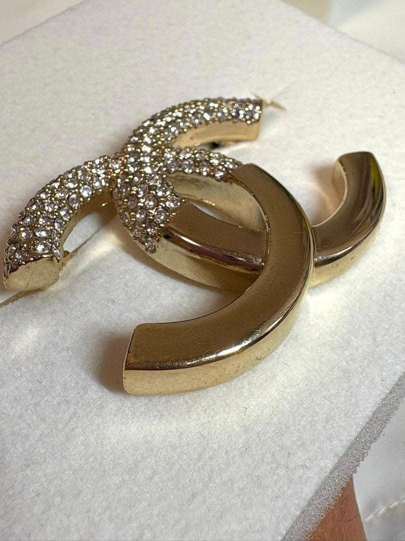 CHANEL ゴールド ブローチ ココマーク　ロゴ　ラインストーン