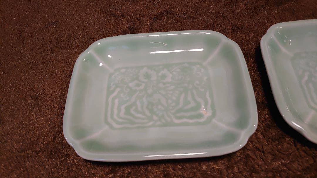 青磁　李朝青磁　角皿　陽刻　華の図　蔵出し　2客