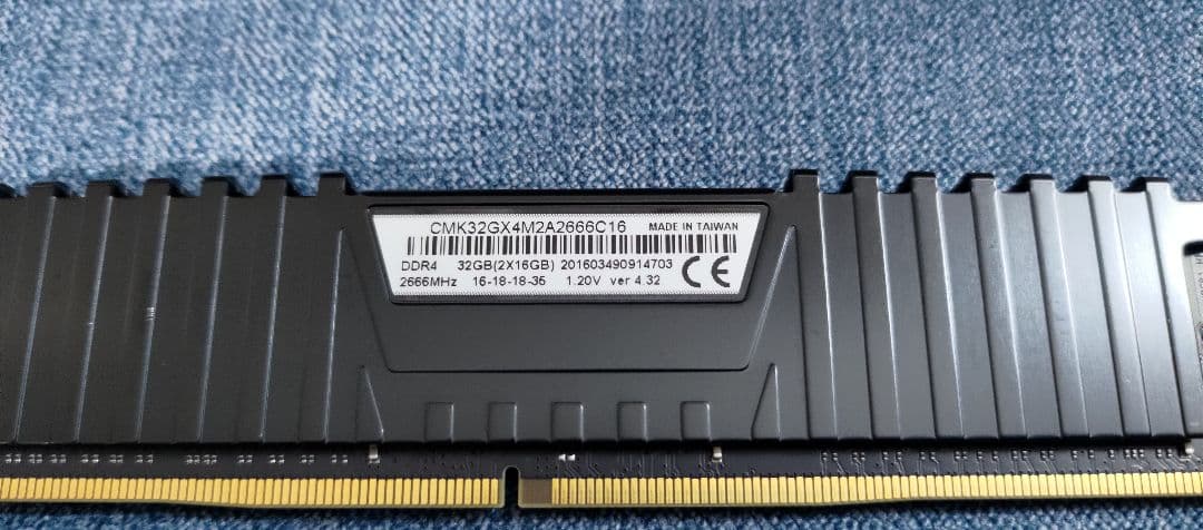 メモリー Corsair VENGEANCE LPX 32GB DDR4 2666MHz