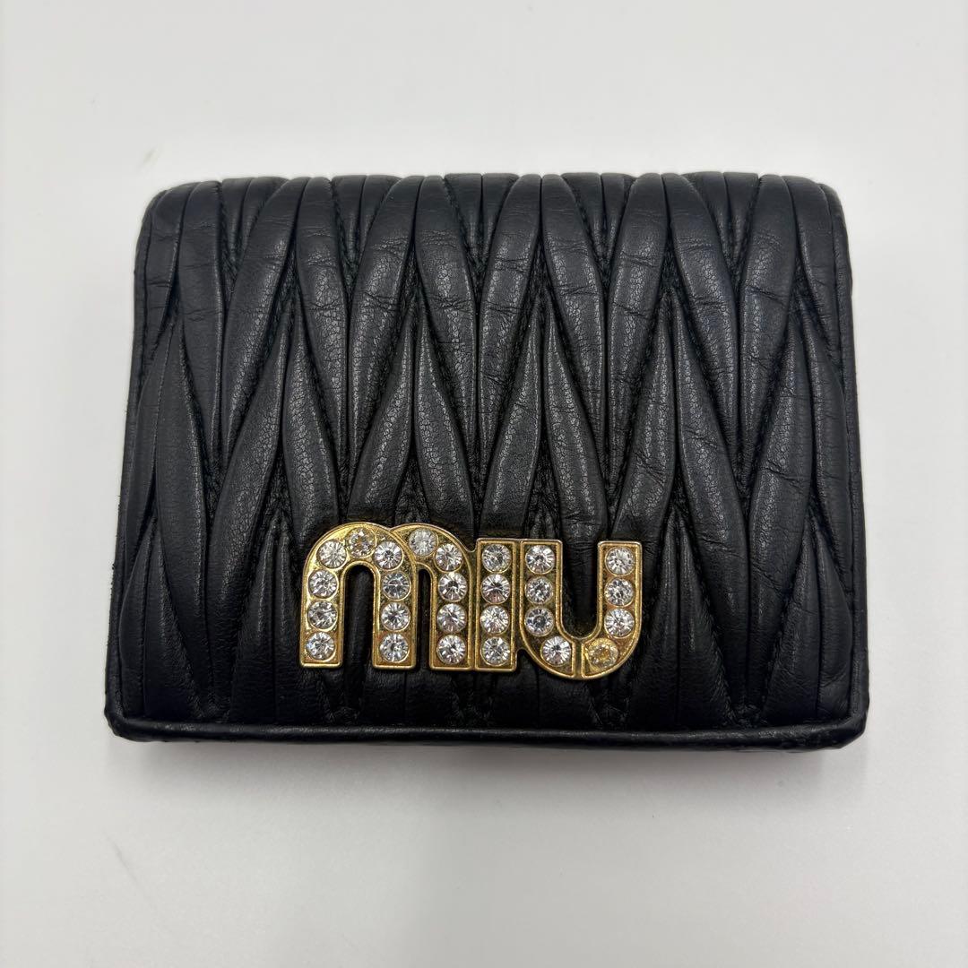 【良品✨】miu miu ミュウミュウ　コンパクトウォレット　ビジュー　革　黒