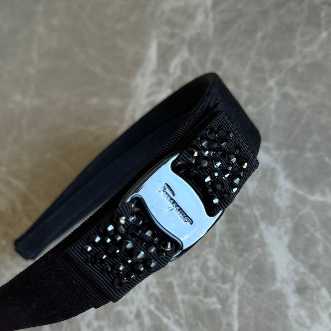 ◆サルヴァトーレ フェラガモ◆ブラック×ブラックビジュー　カチューシャ