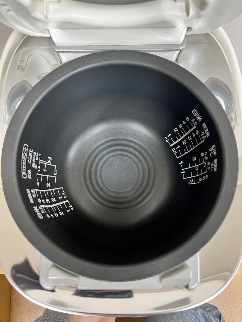 TOSHIBA 東芝 真空IH炊飯器 RC-10VQF 5.5合 2013年製