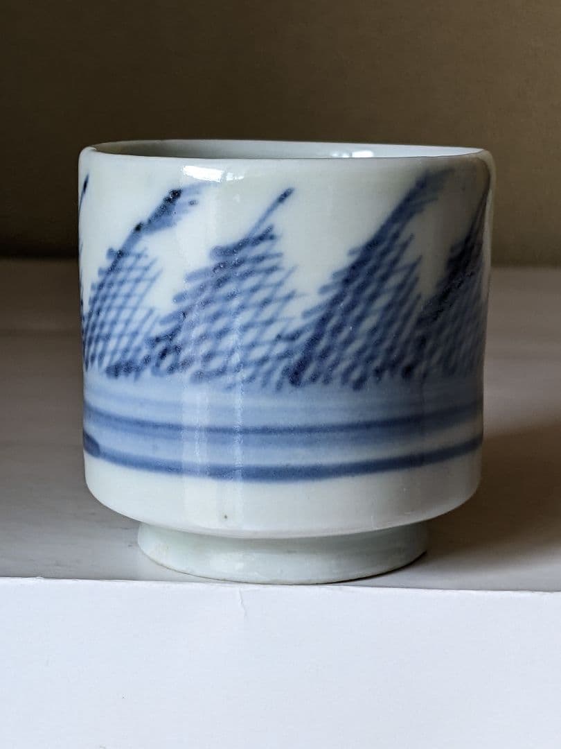 ♦江戸時代中期〜後期 古伊万里 染付 網掛け文様 酒器 ぐい呑み 猪口 骨董品