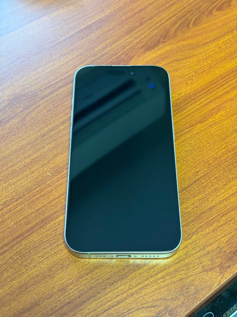 iPhone 15 Pro 256GB ナチュラルチタニウム + 純正ケース2種