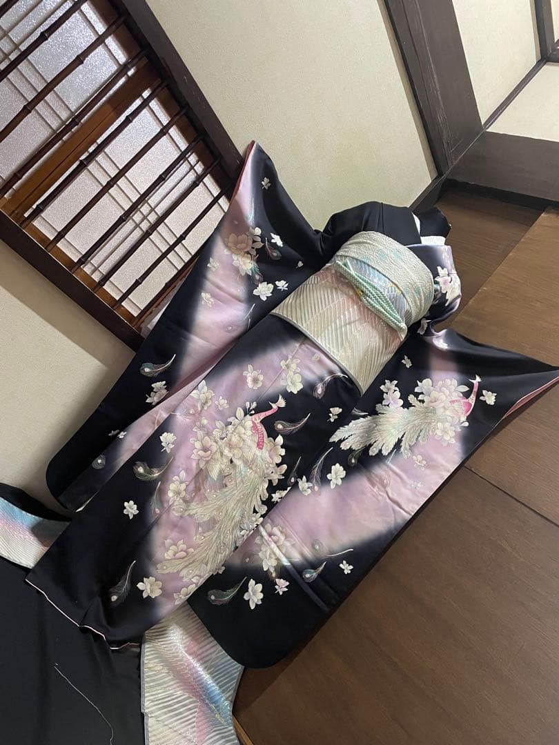 振袖 フルセット6点サイズＬ孔雀花文　暈し染　黒地　銀彩　正絹