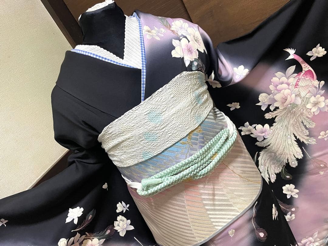 振袖 フルセット6点サイズＬ孔雀花文　暈し染　黒地　銀彩　正絹