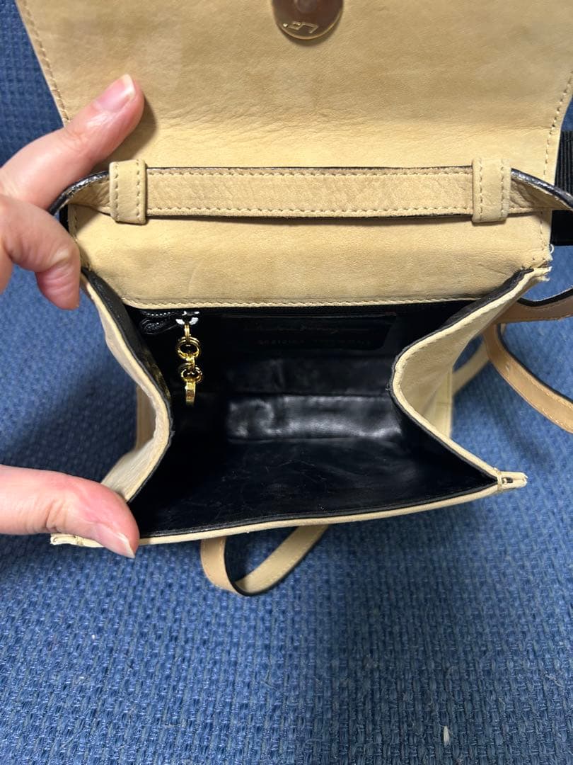 フェラガモ　ミニショルダーバッグ