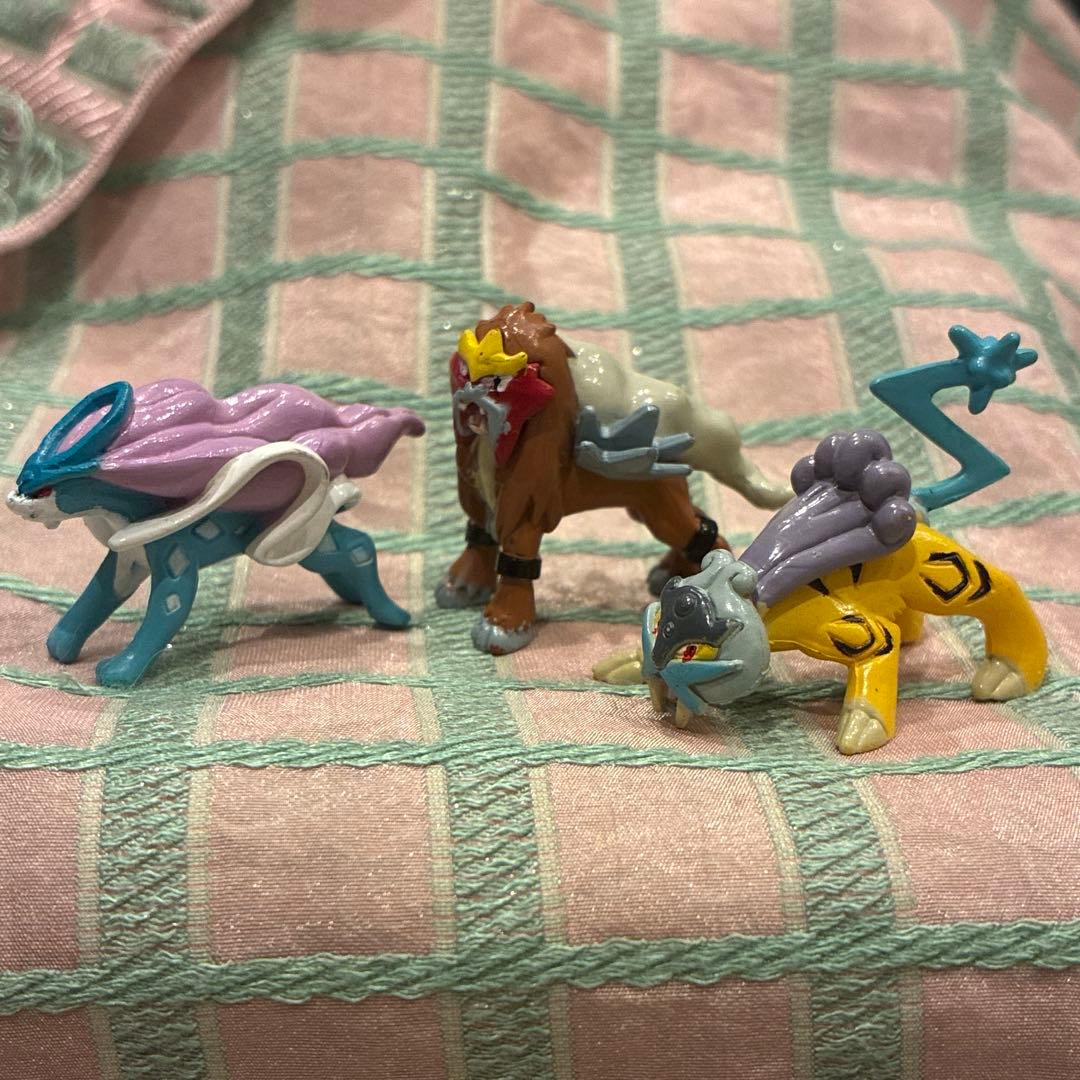 2010年　ポケモンチュッパサプライズ　スイクン　エンテイ　ライコウ　フィギュア