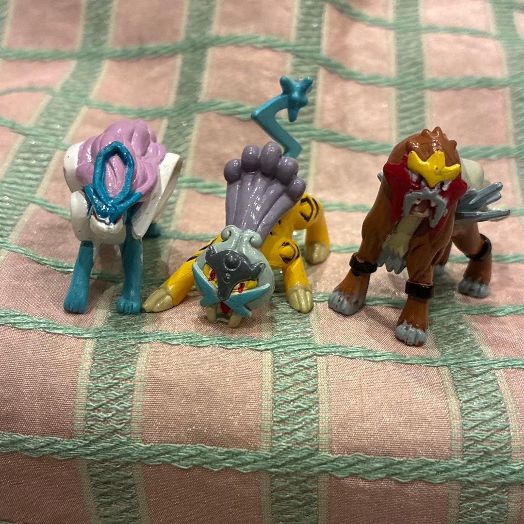 2010年　ポケモンチュッパサプライズ　スイクン　エンテイ　ライコウ　フィギュア