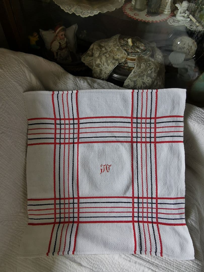 アンティークバスク織り緻密な織模様クロス 赤＆ネイビー イニシャル刺繍トーション