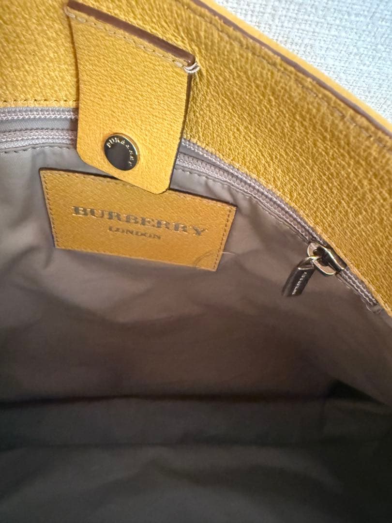 BURBERRY イエローレザーショルダーバッグ