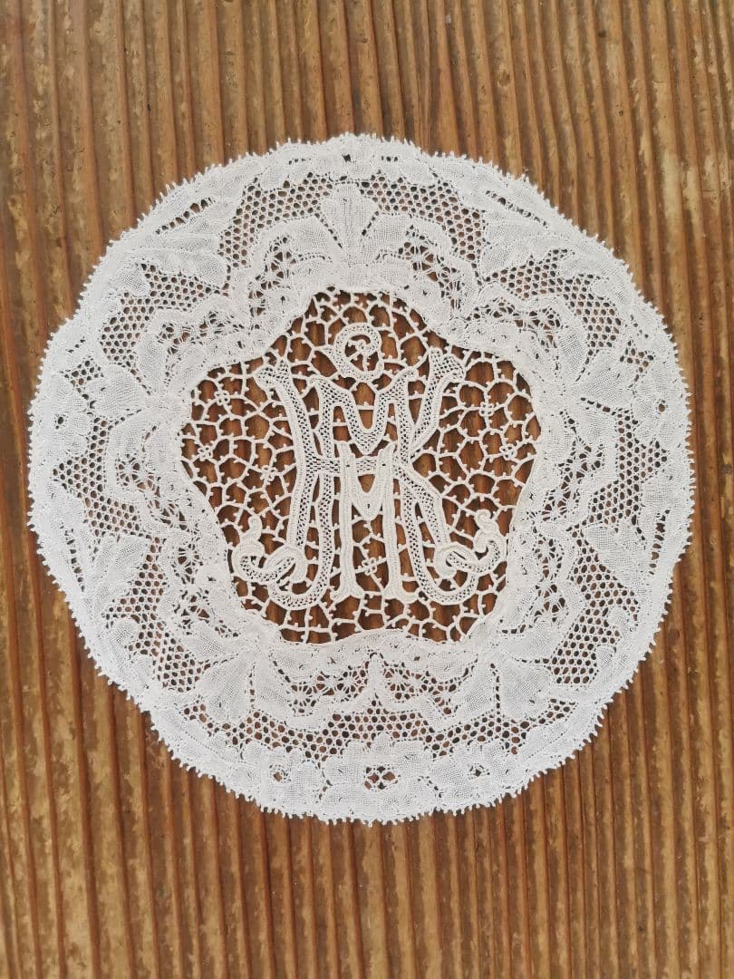 アンティーク ポワンドパリ 桜草 オーキッド イニシャルKＭ 鳥刺繍 ドイリー