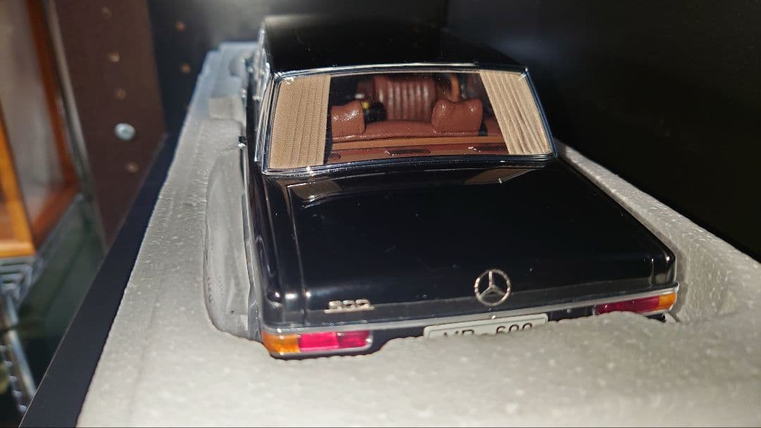 autoart 1/18 メルセデス•ベンツ 600 プルマン