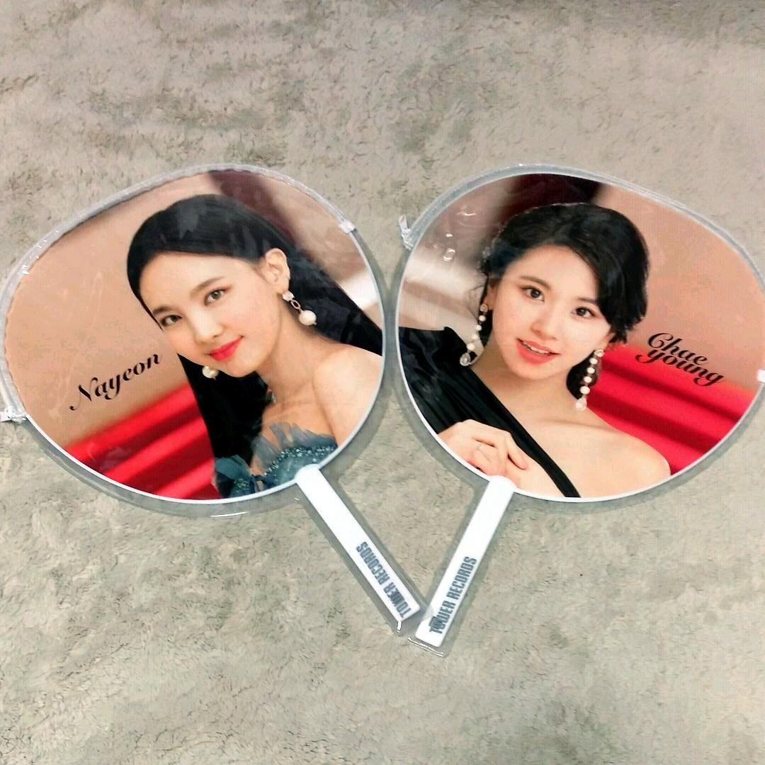 ☆新年セール☆TWICE　うちわ　ケース付き　バック２個付き　トゥワイス