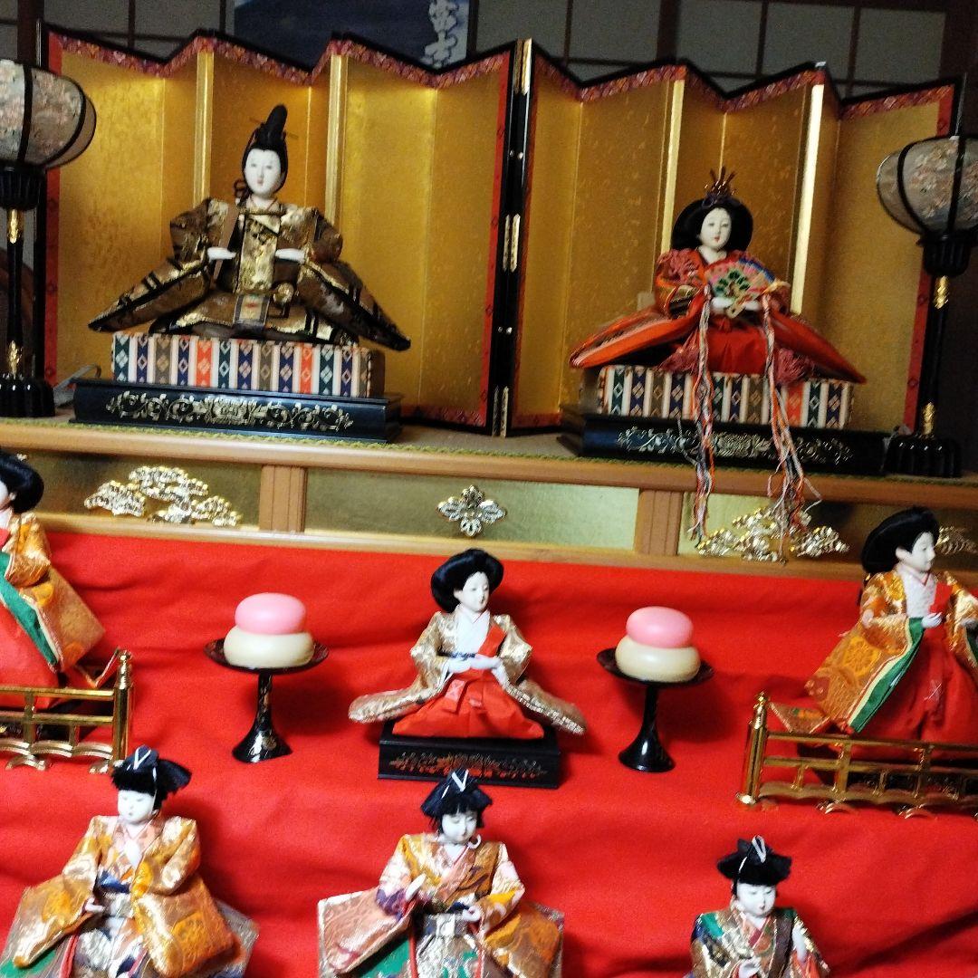 七段飾りお雛様。京月作。優しいお顔のお雛様