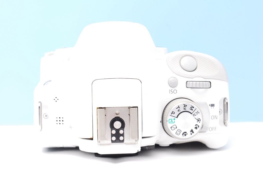 Kiss X7白♥️女性人気◎軽量ボディ×手ブレ補正レンズで撮影快適♪