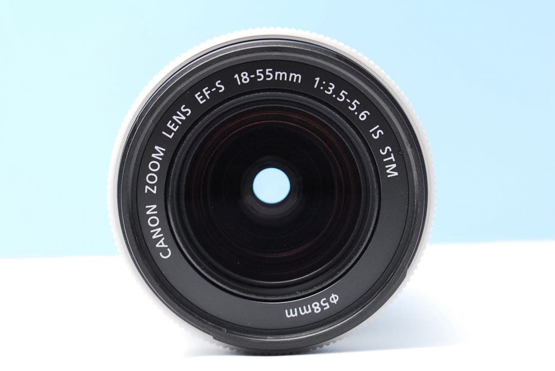 Kiss X7白♥️女性人気◎軽量ボディ×手ブレ補正レンズで撮影快適♪