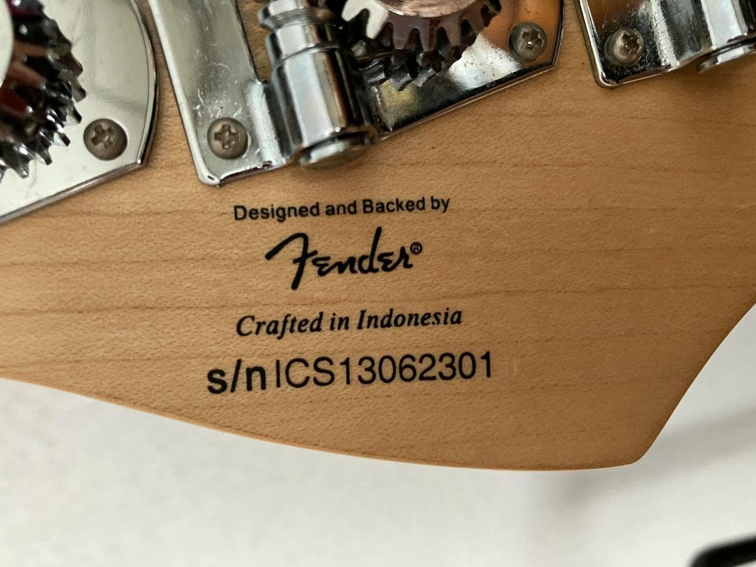 Squier JAZZBASS レッド