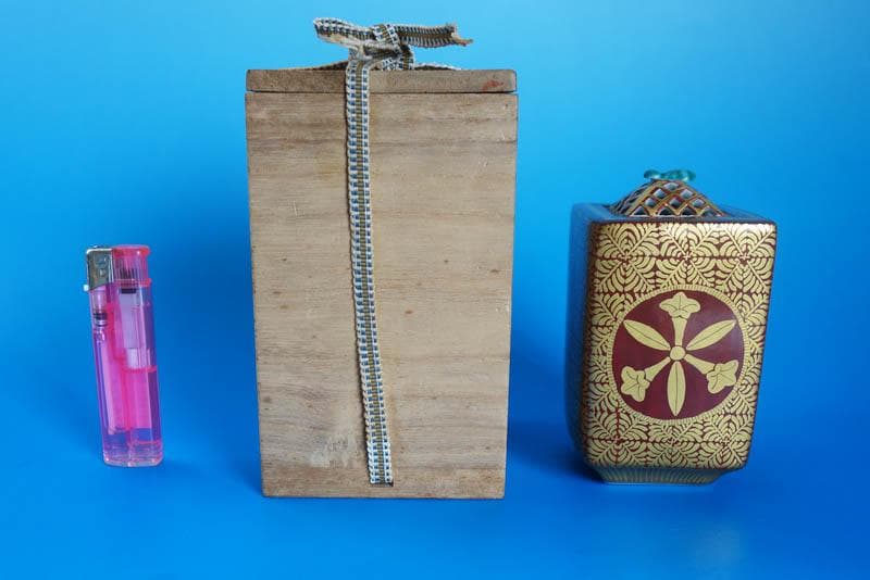 九谷焼 中田一於 赤絵　金襴手 四方香炉　香爐 共箱 石川県無形文化財 2450