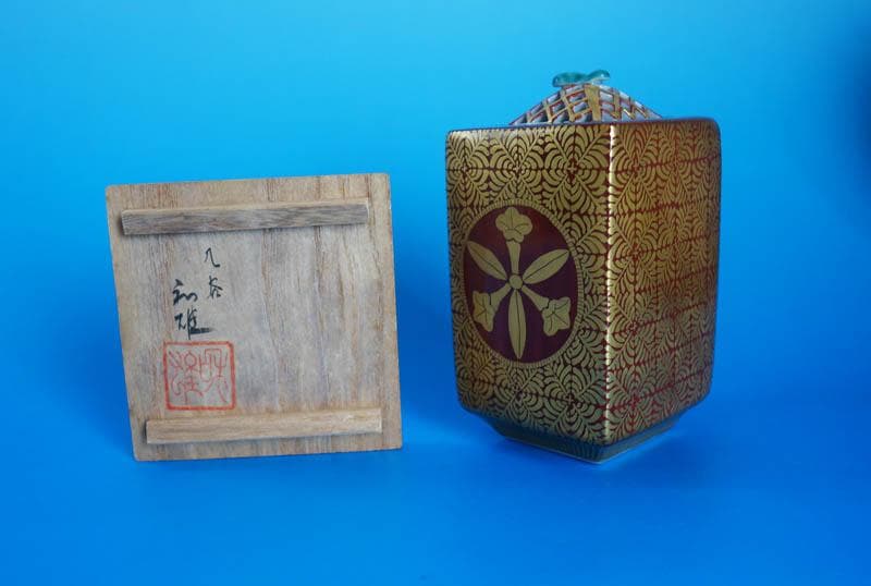 九谷焼 中田一於 赤絵　金襴手 四方香炉　香爐 共箱 石川県無形文化財 2450