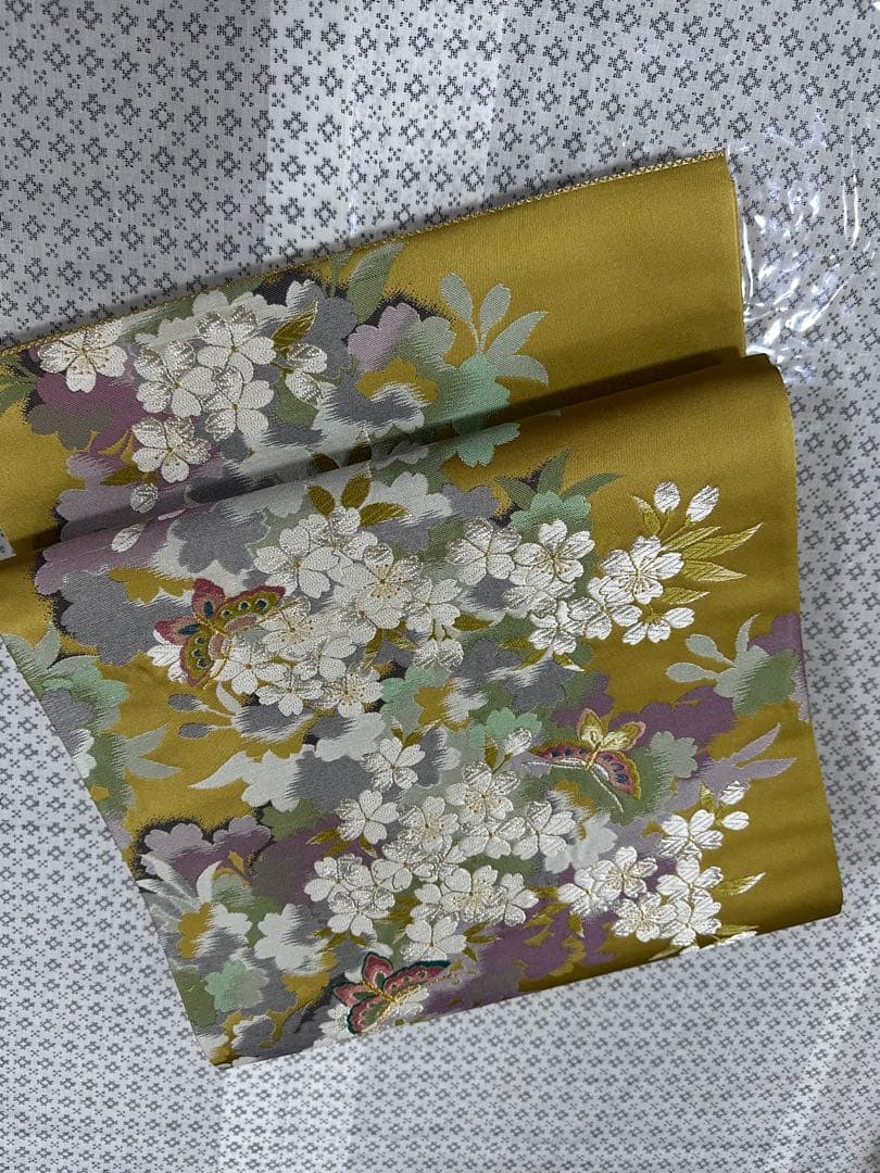 2656 黄土色　金色 花柄 ちょうちょ　袋帯　長さ435㌢幅31㌢