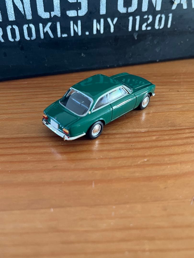 トミカ リミテッド ヴィンテージ アルファロメオ 1750 GT