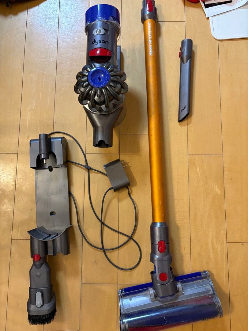 Dyson V8 コードレス掃除機　ジャンク品