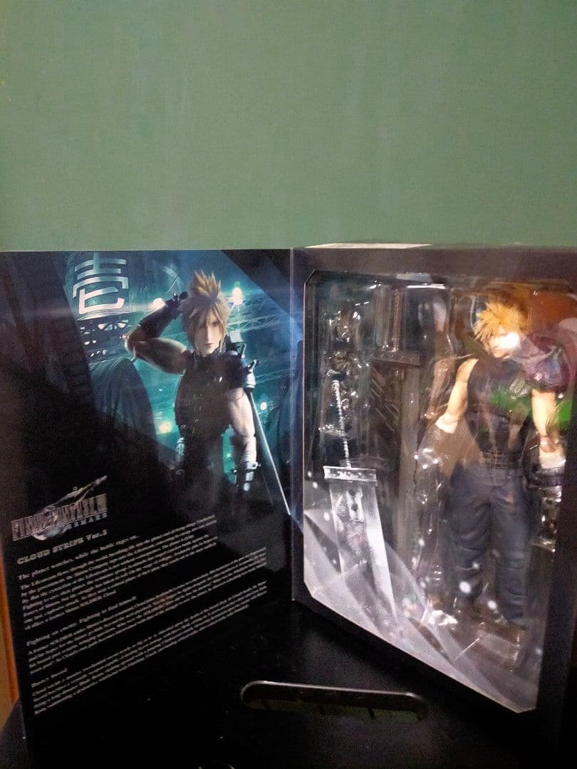 ファイナルファンタジー VII リメイク PLAY ARTS改 箱入り