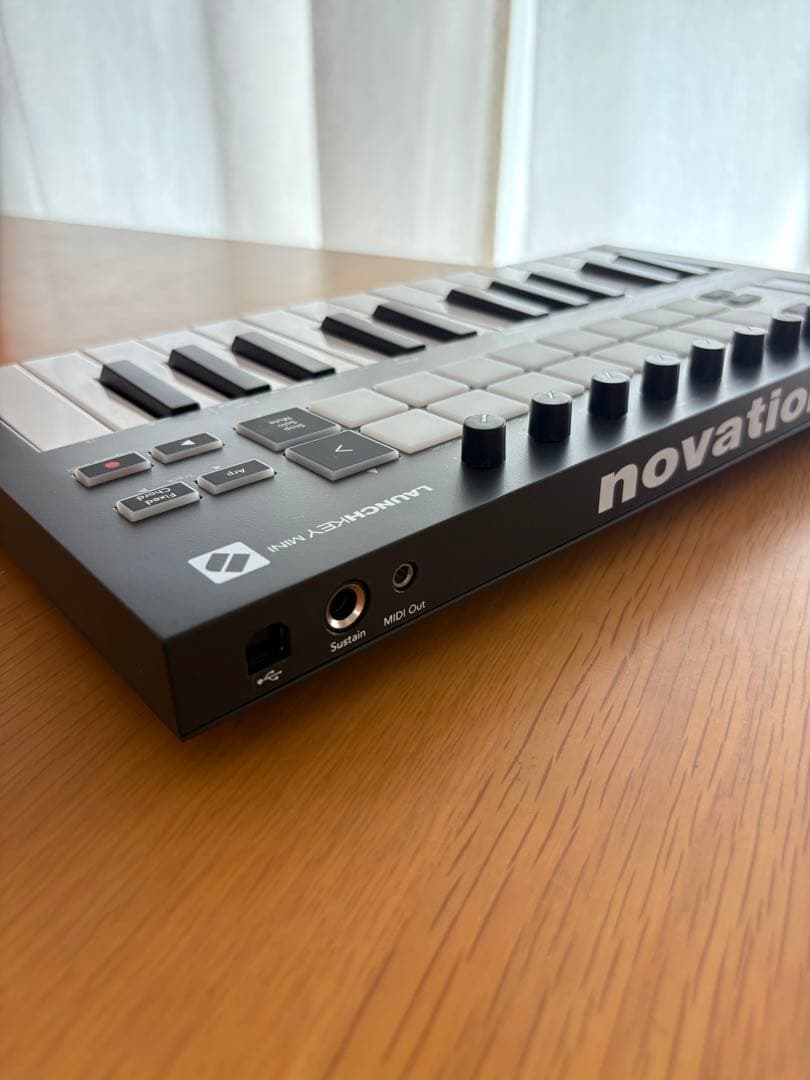 Novation Launchkey Mini MK3 25鍵MIDIキーボード