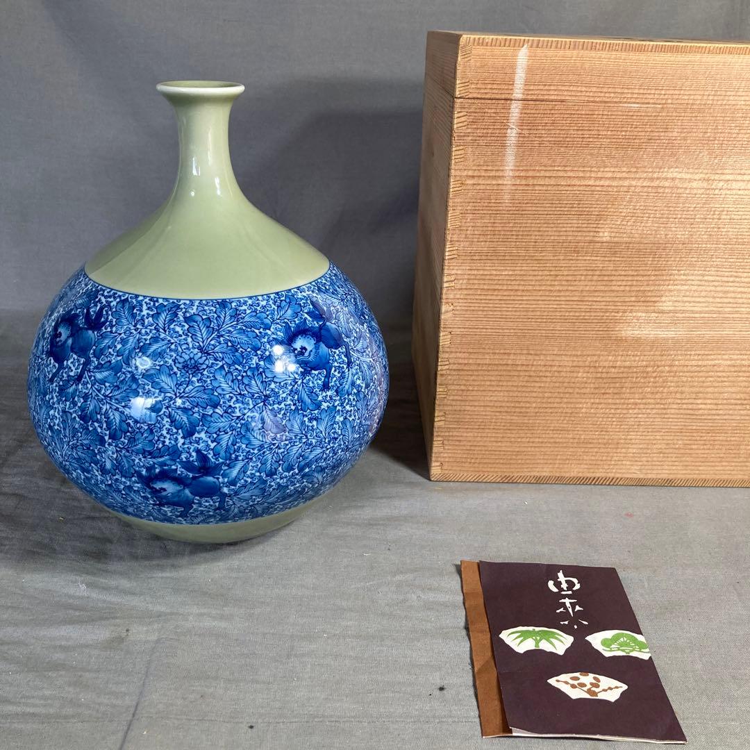 【源右衛門】古伊万里の伝統　日本の名窯　舘林源右衛門作　青磁獅子唐草文　花瓶