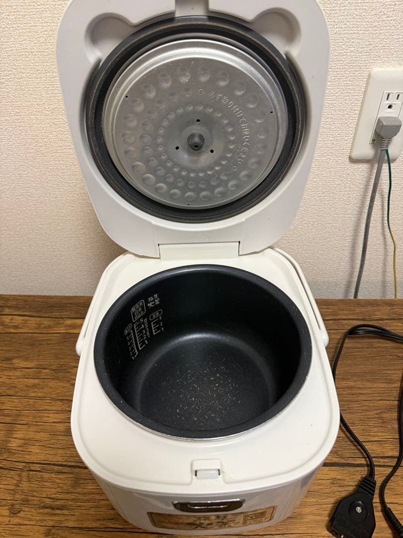 家電1式。(冷蔵庫、オーブンレンジ、炊飯器 、キッチンラック)