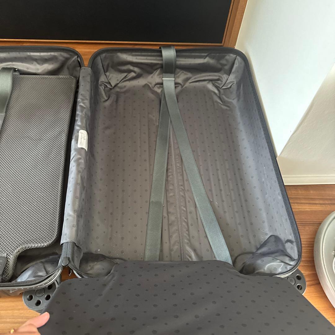 リモワ　RIMOWA essential M BLACK