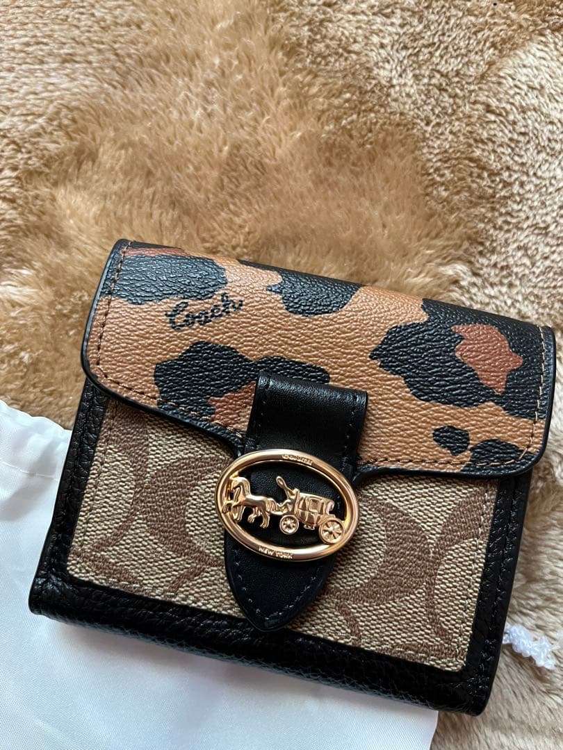 新品　未使用　COACH レオパード柄 二つ折り財布