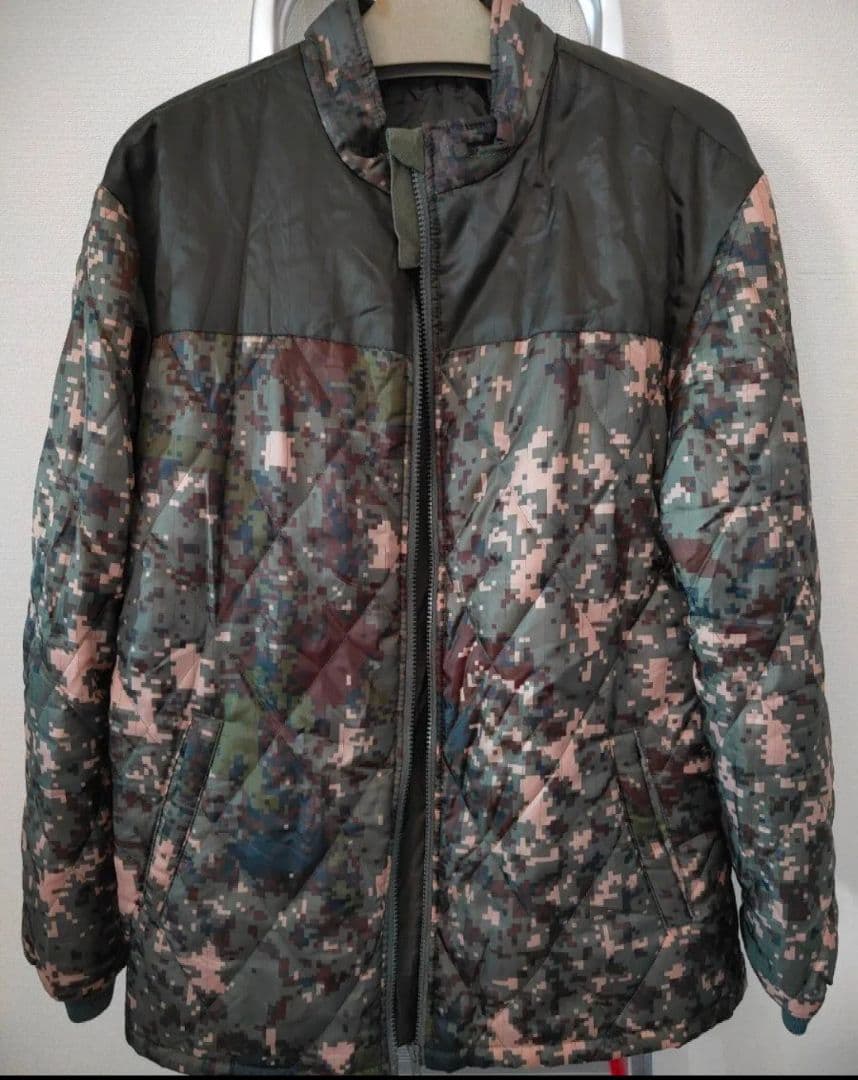 戦闘服　迷彩服　タクティカル　ミリタリー　本物　ダウン　M〜L　激レア　冬用