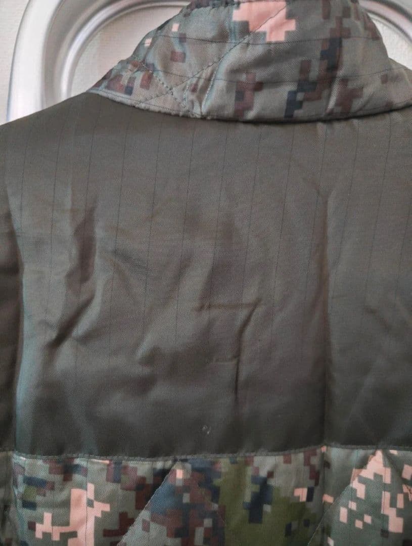 戦闘服　迷彩服　タクティカル　ミリタリー　本物　ダウン　M〜L　激レア　冬用